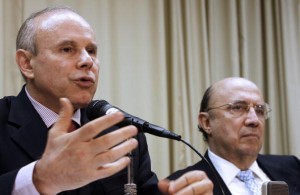 Brazil's Finance Minister Guido Mantega (L) and Central Bank President Henrique Meirelles