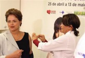 Brazilian President Dilma Rousseff (L) attends the launch of the national vaccination campaign against flu at the health center of Palacio do Planalto.