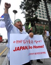 South Korean activistsattend a rally near the Japanese embassy in Seoul on July 22, 2011. 