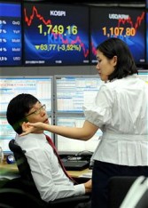 Currency traders in Seoul