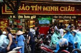 Customers rushing to buy gold in Hanoi 2011