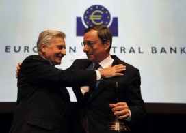 Trichet and Draghi at the Alte Oper. Image by Getty.