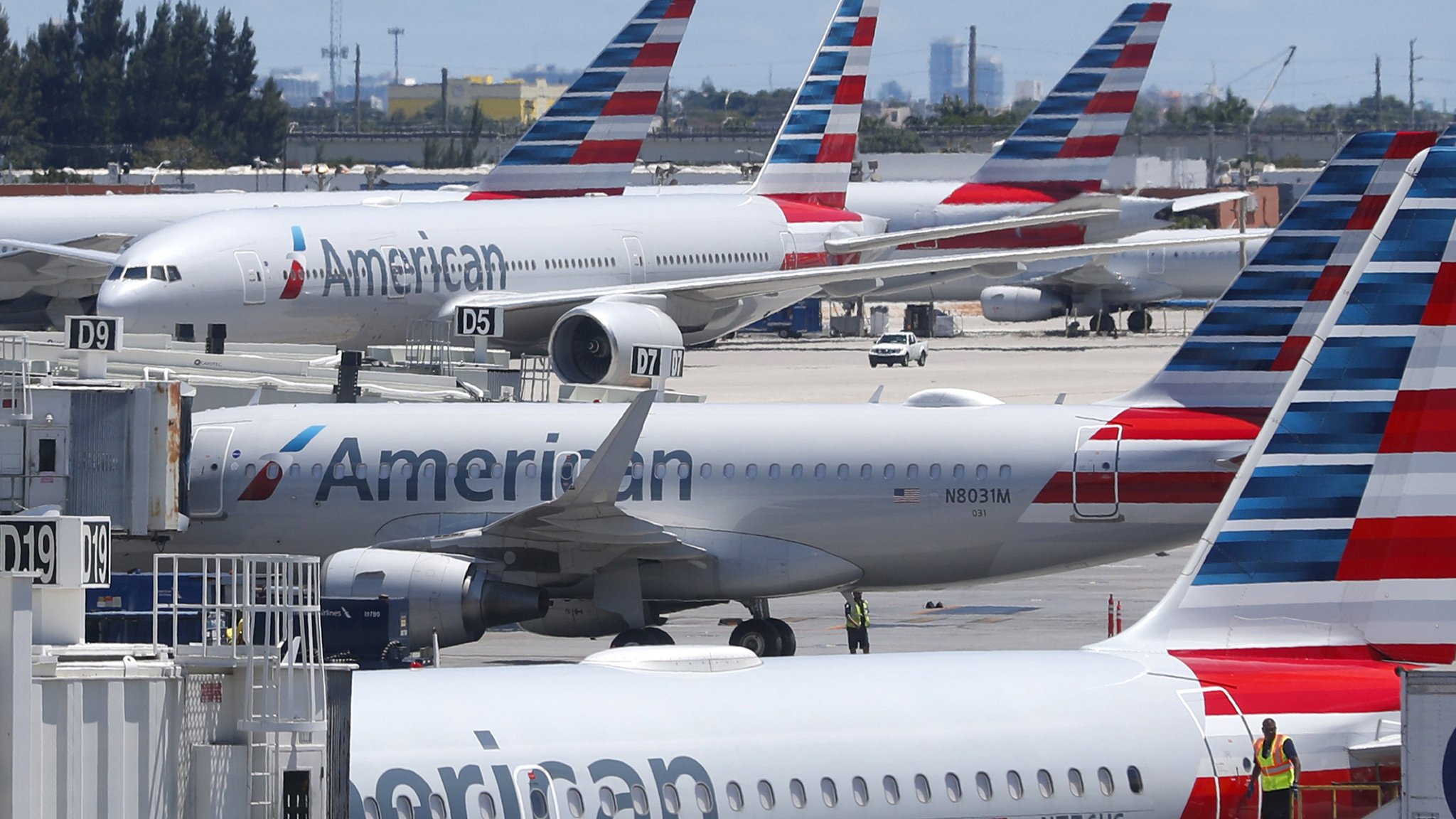 Coronavirus American Airlines Draws Down 1bn Loan As It